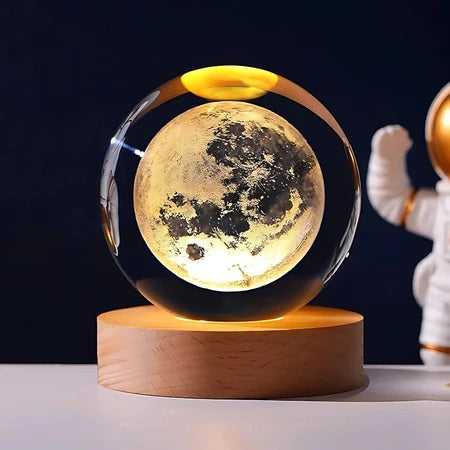 Astro LED – Luminária Espacial 3D com Suporte de Madeira | Giophi